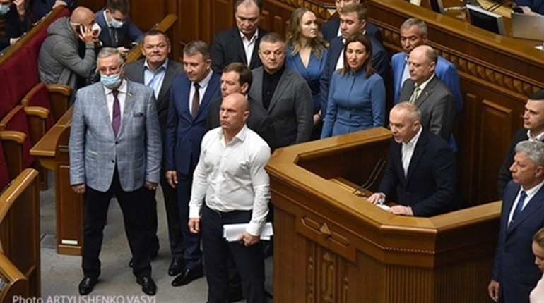 ОПЗЖ, партія Шарія та інші: в Україні призупинили діяльність низки партій