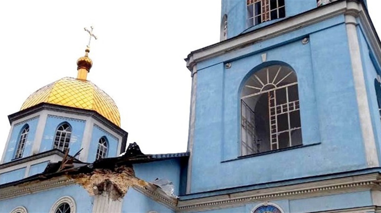 Ворожі обстріли на Херсонщині: окупанти поцілили у церкву, житлові будинки та підприємство