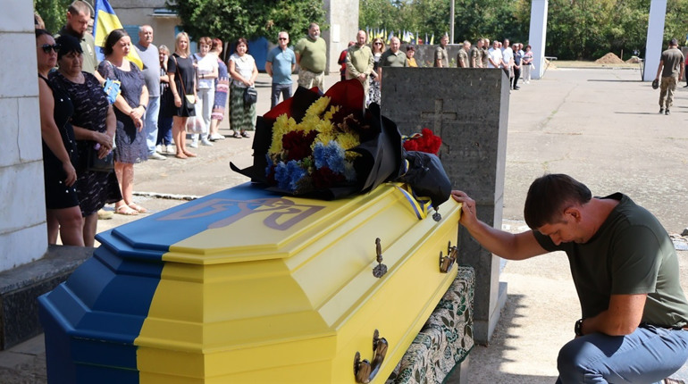 Южноукраїнці попрощалися з військовим Анатолієм Пасічником