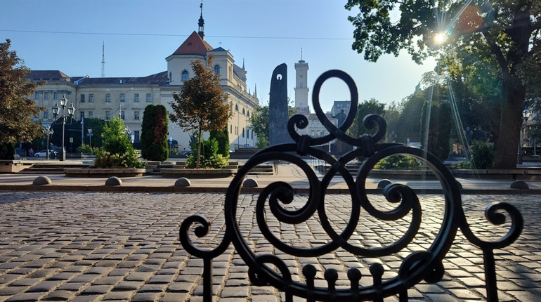 Відчуйте львівський вайб: складіть пазли, щоб помилуватися світлинами міста Лева