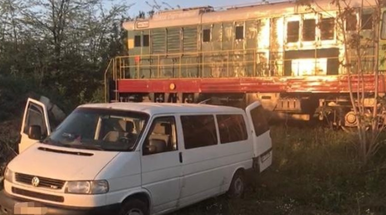 Крали у свого підприємства: на станції Усатове працівники попалися на крадіжці 2 тонн дизпалива