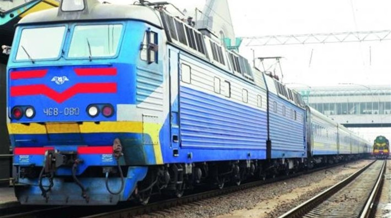 Укрзалізниця призначить 11 додаткових поїздів на великодні та травневі свята