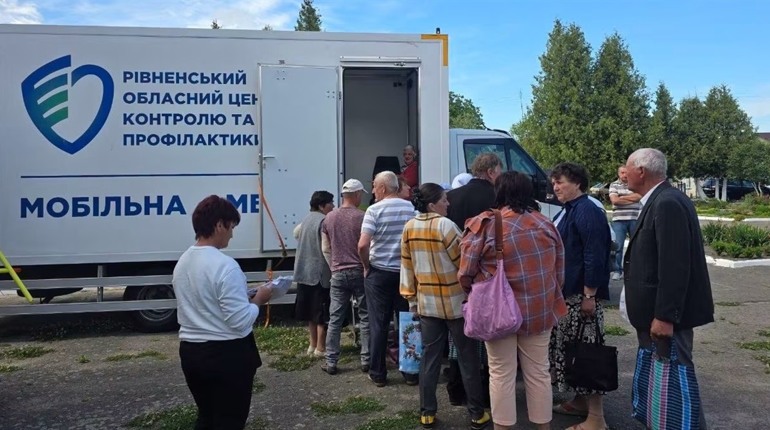 15 хвилин, щоб перевірити здоров’я: на Сарненщині безкоштовно тестуватимуть на гепатити В і С