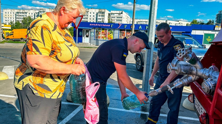 Рятувальники продовжують надавати допомогу жителям Сміли
