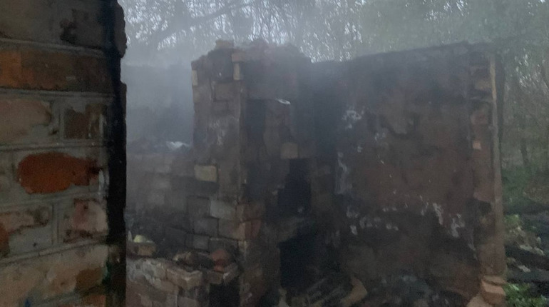 На Смілянщині у приватному домоволодінні сталася пожежа у надвірній господарчій споруді