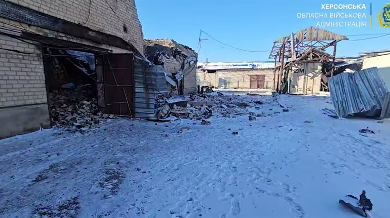 На Херсонщині окупанти завдали ударів по транспортній, критичній та соціальній інфраструктурі