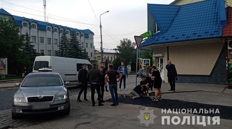 У Чорткові під колесами автівки опинилася вагітна жінка