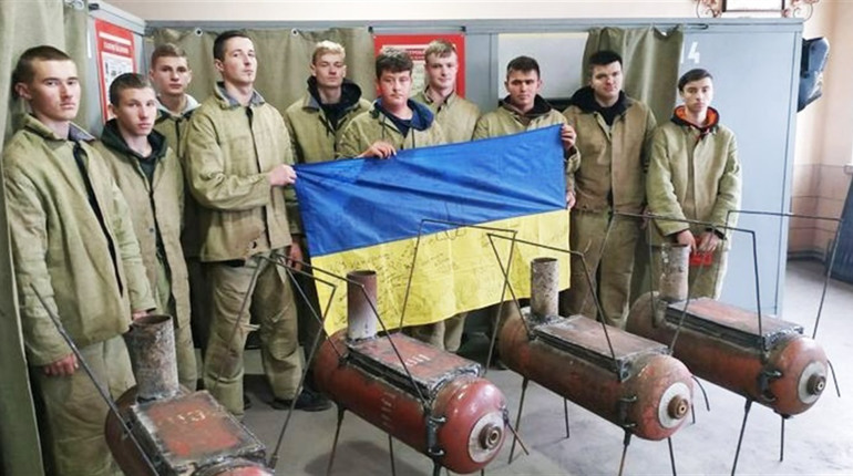 У Кременецькому професійному ліцеї виготовляють буржуйки для військових
