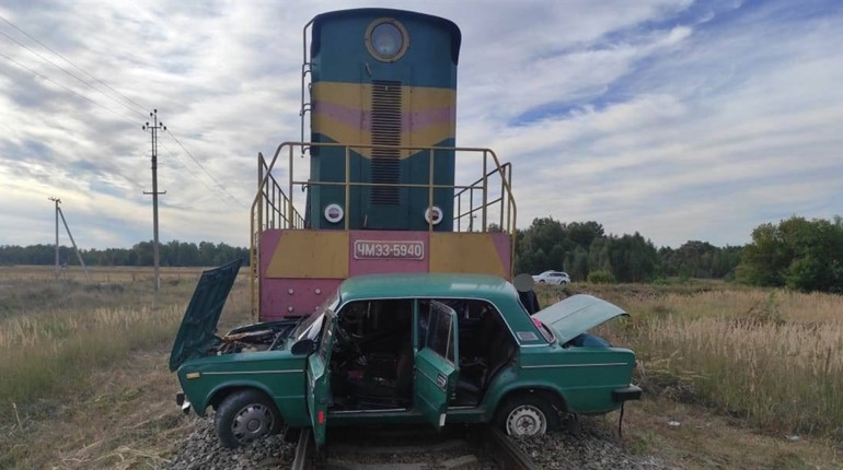 На Шосткинщині сталась аварія на залізничному переїзді