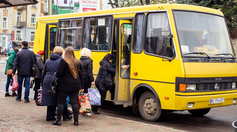 У Городку на Великдень курсуватиме додатковий рейс до кладовища