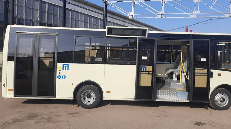 До Херсона їдуть перші 10 нових міських автобусів: розповідаємо, скільки вони коштують