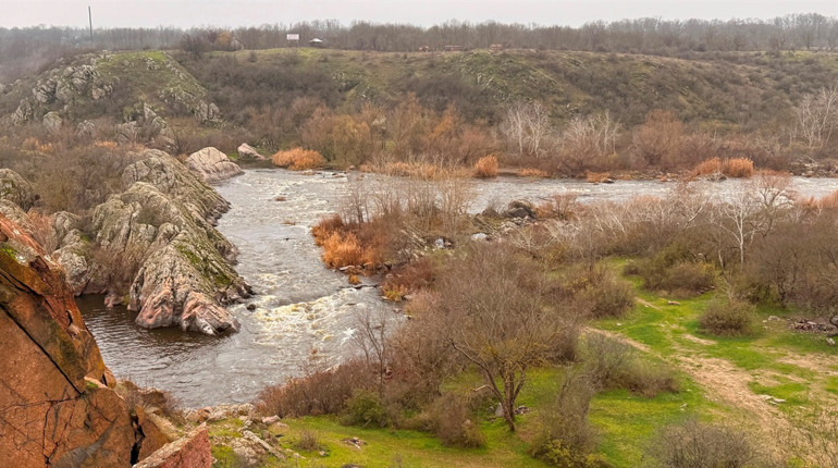 Туманна Мигія: фотопрогулянка до Протичанської скелі в листопаді