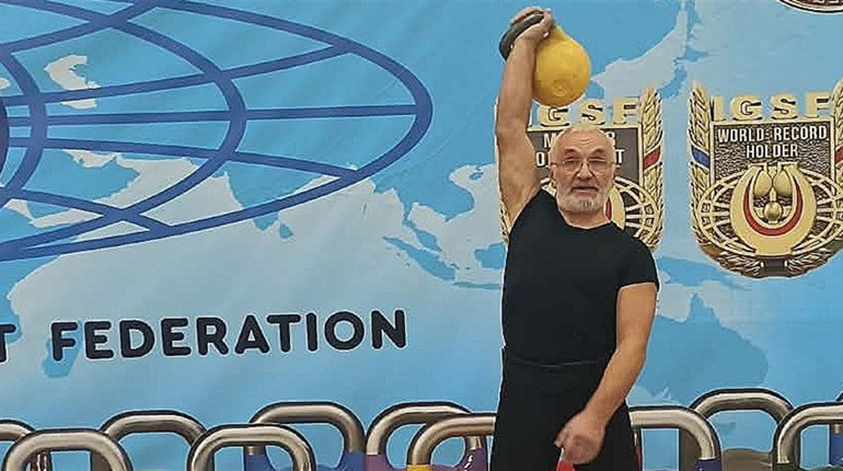 Костянтин Омельчук виборов золото. Спортсмен взяв участь у змаганнях з гирьового спорту у Києві