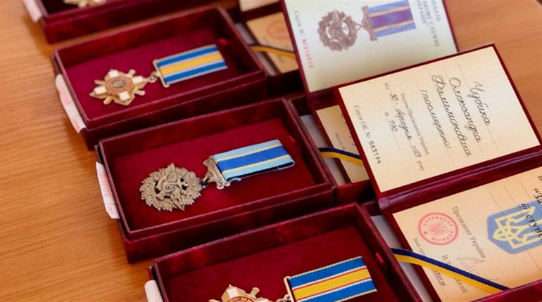 Рідним шістьох загиблих захисників з Сарненського району вручили нагороди