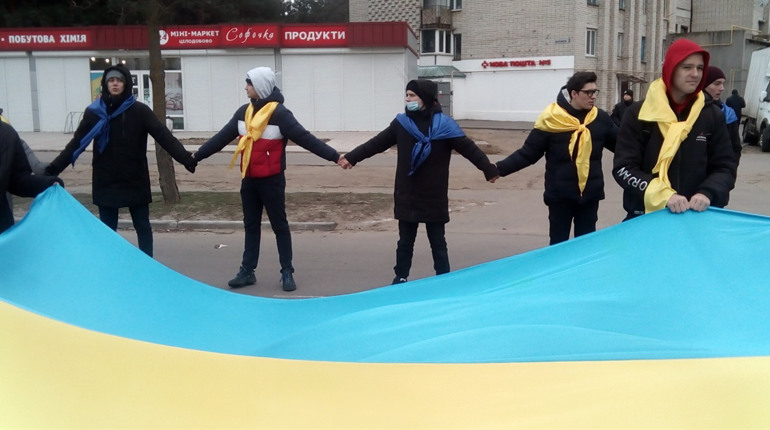 «Ви тут за Порошенка стоїте, гади»
