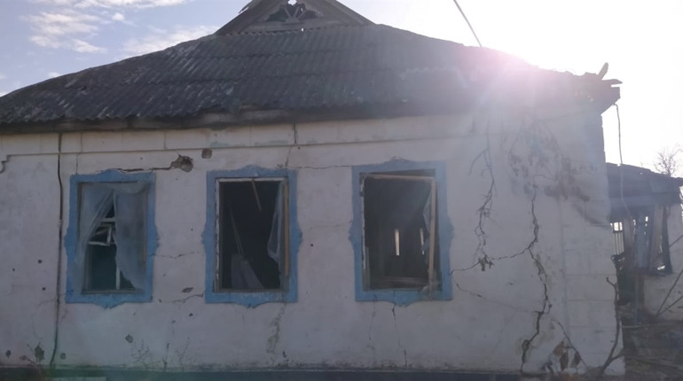 На Херсонщині окупанти і далі нищать житло, викрадають цивільних та грабують населення