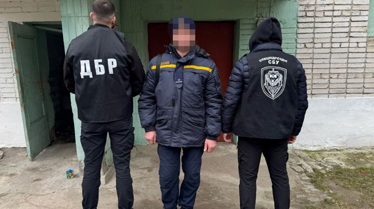 У Шостці викрили працівника ДСНС і його друга, які чекали на «руський мір» і поширювали пропаганду