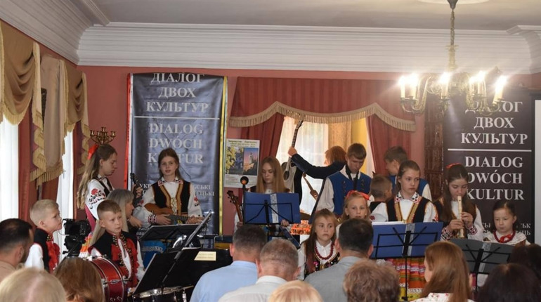 У Кременці розпочався міжнародний форум «Діалог двох культур»