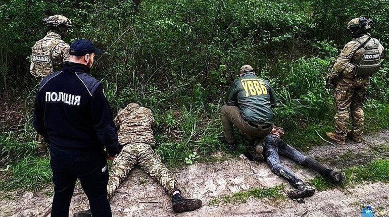 У Сарненському районі організували нелегальний перетин кордону: чоловіків затримали