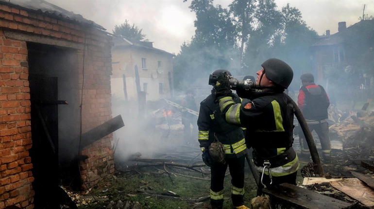 Ракетний удар по Зноб-Новгородській громаді: постраждав пожежно-рятувальний пост ДСНС