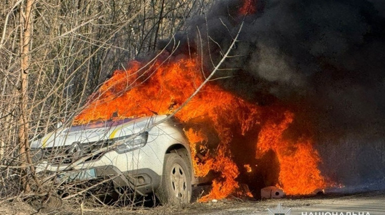 У Сумському районі ворожий дрон атакував авто поліцейських