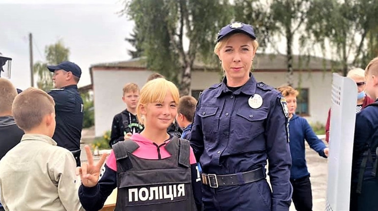 "День з поліцейським та рятувальником" у ЗОШ № 3