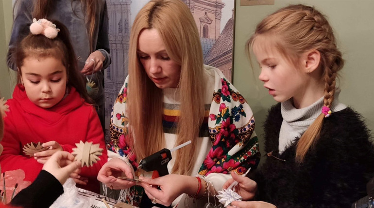 Кременецька художниця проводить майстер-класи для дітей: розповіла чому вона це робить у час війни