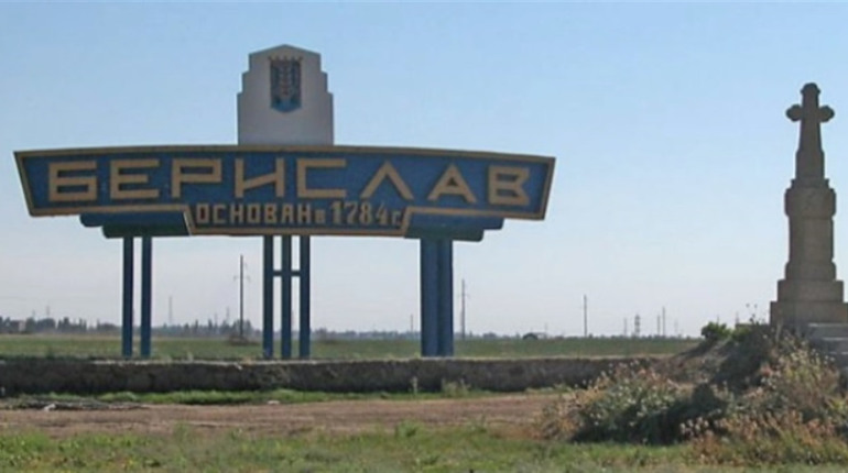 Волонтерське авто підірвалося на міні у Бериславі: загинув поліцейський, четверо поранених