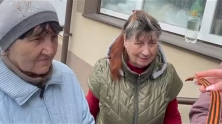 У Каховці роздавали “колорадські” стрічки (відео)