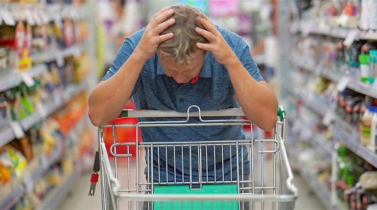 На Уманщині завищують ціни на соціально значущі продукти. Де і на чому «наварюють» найбільше
