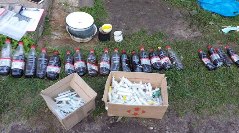 Збут наркотиків у Сарнах: підозрюваних взяли під варту