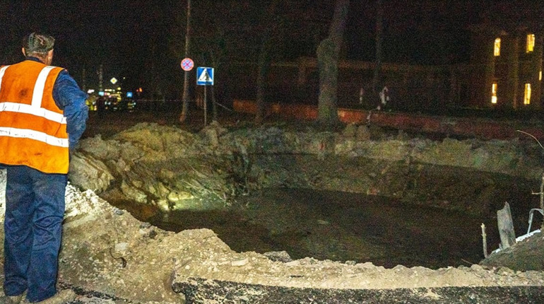 Удар окупантів по Одесі 5 листопада: пошкоджені 20 будинків в центрі, музей, є поранені