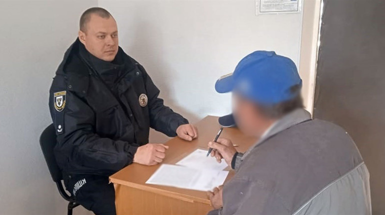 Викрав сумку з грошима і продуктами у пенсіонерки: поліція затримала підозрюваного