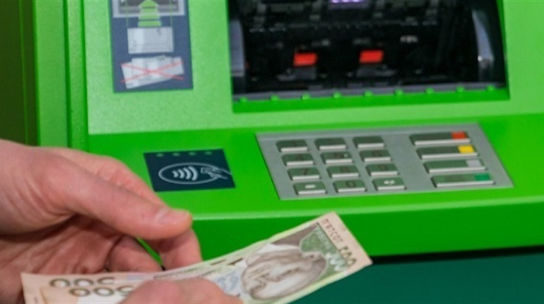 Жителька Сатанівської громади втратила 32 тисячі гривень. Кошти перерахувала «працівникам банку»