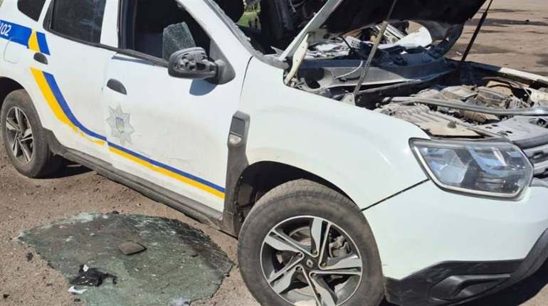 Евакуація під вогнем: у Великому Бурлуці ворог атакував поліцейські авто FPV-дроном