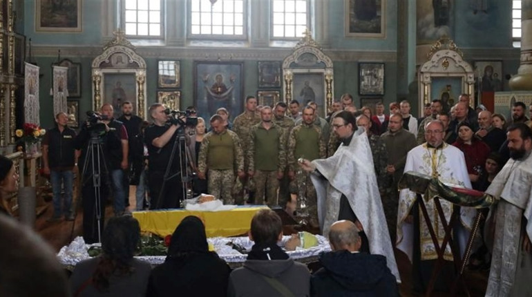 Громада Сміли прощалася із захисником Ткаченком Сергієм