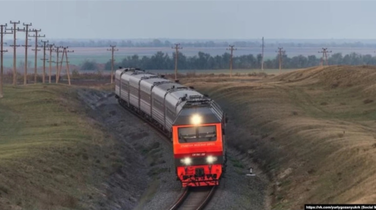 У Криму призупинили рух пасажирських поїздів