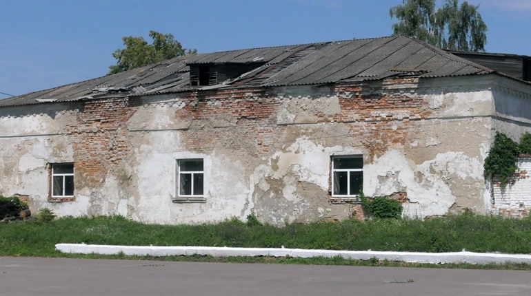Історія одного будинку. Занедбана садиба біля глухівського стадіону колись була земською лікарнею
