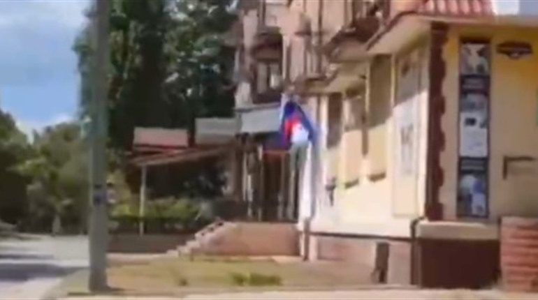 У Новій Каховці підірвали авто з окупантом
