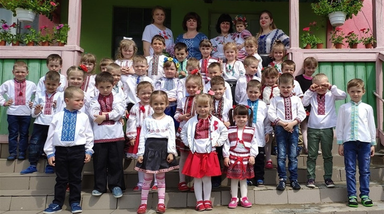 У День вишиванок калинівчани одягнули вишиті сорочки: Фото із соцмереж