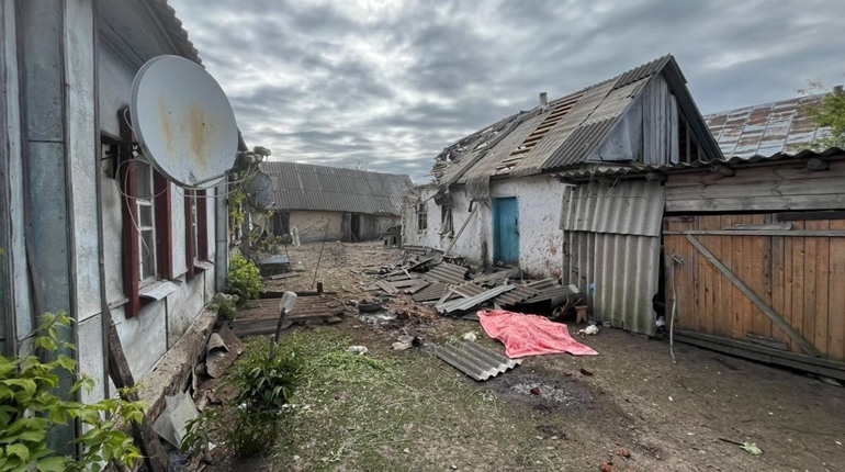Внаслідок обстрілу росією загинула пенсіонерка з Глухівщини. Її 17-річна онука в лікарні