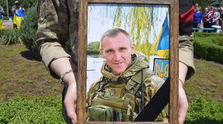 "На могилі моїй посадіть молоду яворину…" Під легендарну пісню Нетішин попрощався з Ігорем Басюком
