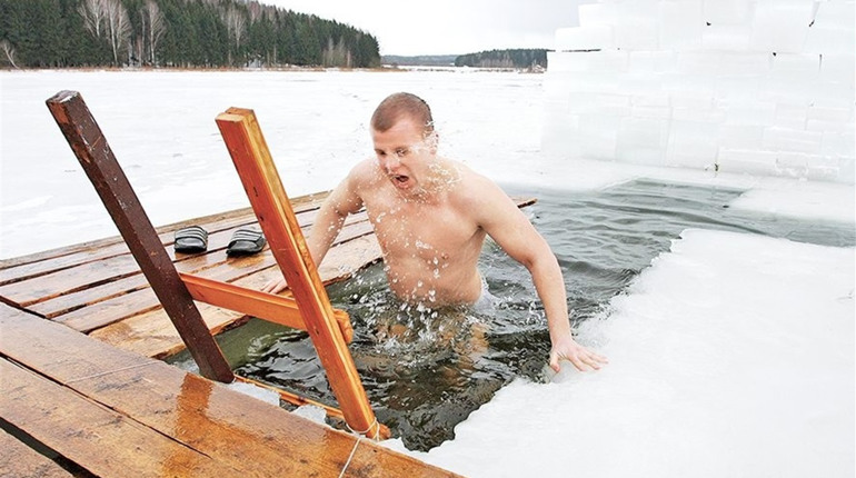 Плануєте пірнати в ополонку на Водохреща? Як це робити правильно –  УманьNews.City