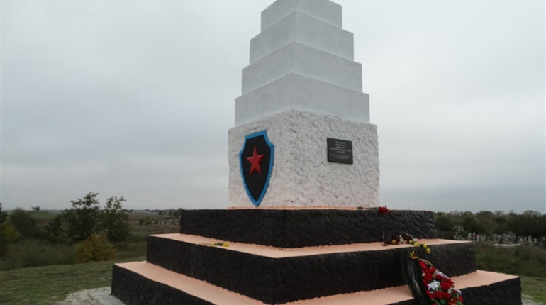 УІНП звернувся до Нацполіції та СБУ з приводу відновлення у Каховці комуністичного пам’ятника