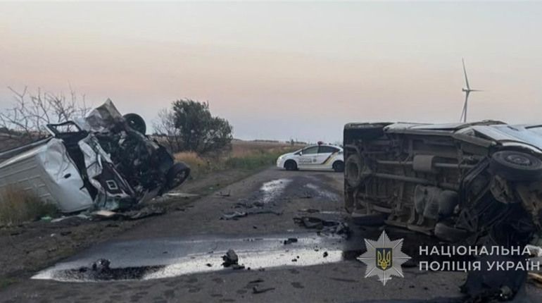 Троє людей загинули, восьмеро травмовані у ДТП на трасі Одеса — Миколаїв