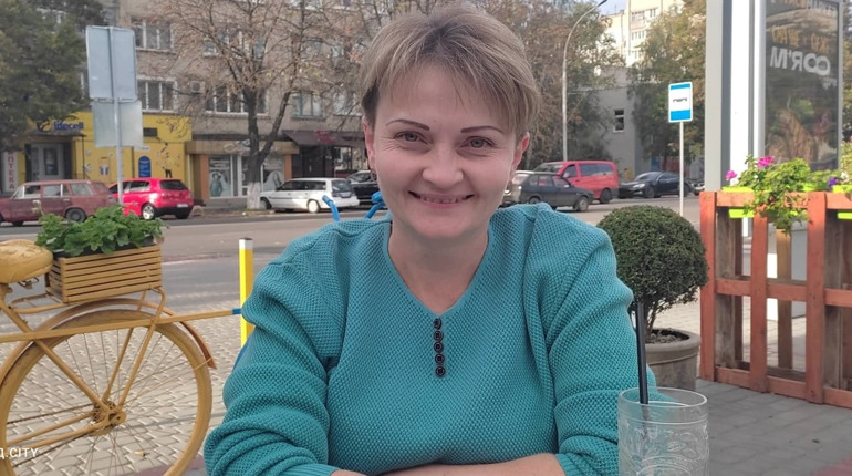 «Я рада дарувати людям радість»: звичайна історія незвичайно талановитої первомайчанки