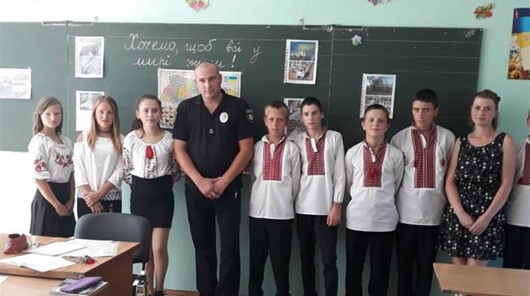 Новоградські поліцейські привітали учнів школи-інтернату