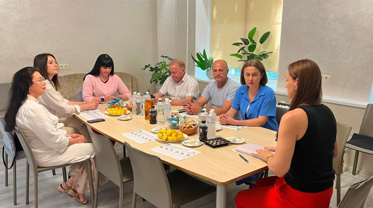 Як повернути лікарів в порожні ФАПи: рішення круглого столу для сіл Біляївської громади