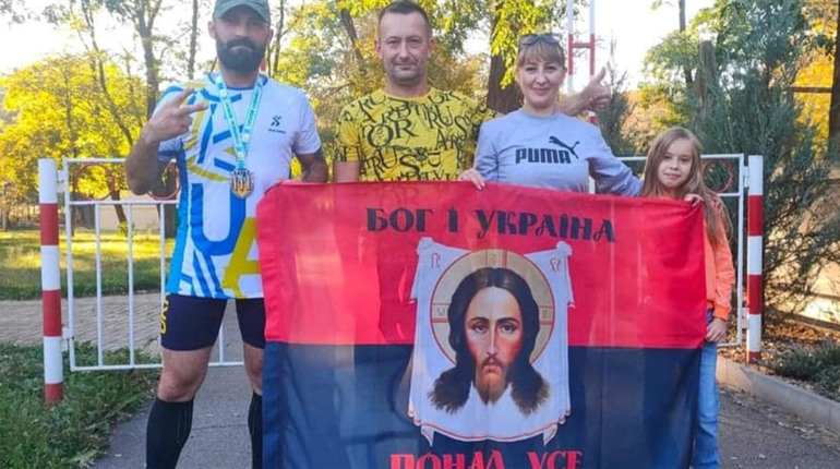 Капелан із Шостки долає марафони, облаштовує церкви на нулі, та благославляє збірну з боксу
