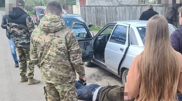 На Київщині поліція затримала старосту села, який збував місцевим наркотики